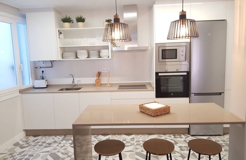 Ourense Copropriété | Appartement spacieux rénové dans un style moderne, situé dans la Pza. Ourense majeur
