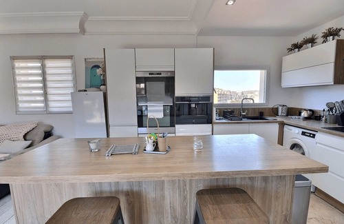 Saint-Lazare Appartement | Spacious apartment with a large terrace