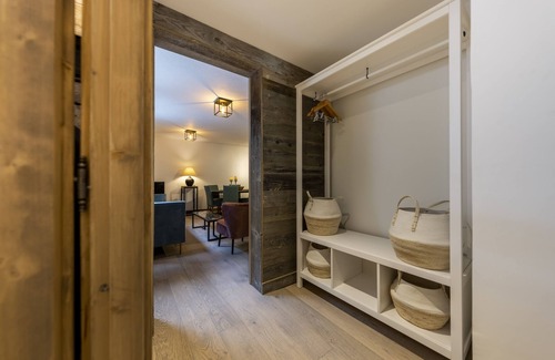 Les Prodains Appartement | Spacious apartment with option of facilities and meals in Chalet-Hotel complex