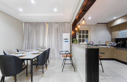 Lagos Appartement | Spacious apartment with pool and scenic city views