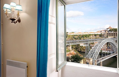 Centro / Baixa Maison | Spacious Apartment With a Shared Garden