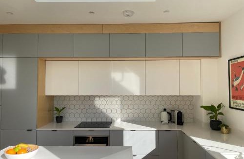 Kilburn Appartement | Spacious apartment with terrace