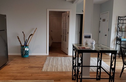 Batesville Appartement | Spacieux nouvel apt. avec bain à remous, vue sur la montagne, ruisseau et étang de pêche sur 25 acres