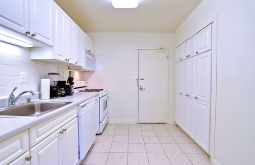 Aurora Highlands Appartement | Crystal City Apt Near Offices & Metro