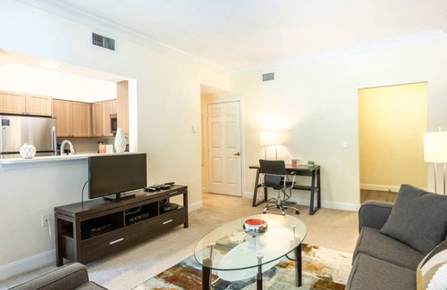 Waltham Appartement | Spacious Apt with Pool-ABH-2822