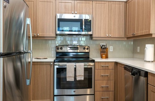 Waltham Appartement | Spacious Apt with Pool-ABH-2822