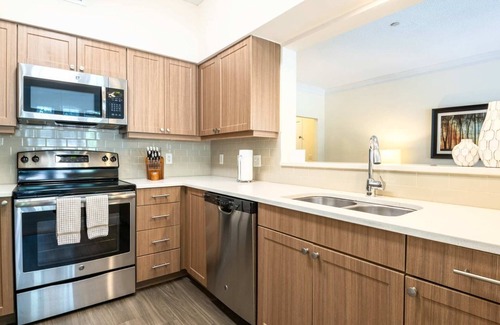 Waltham Appartement | Spacious Apt with Pool-ABH-2822