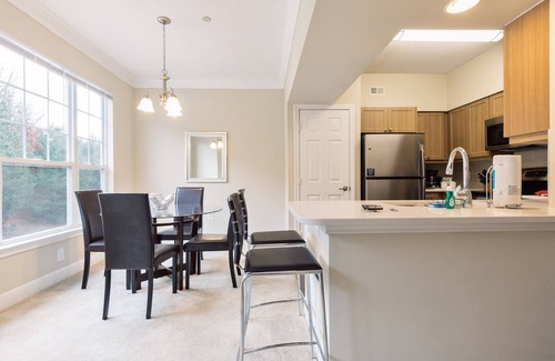 Waltham Appartement | Spacious Apt with Private Balcony