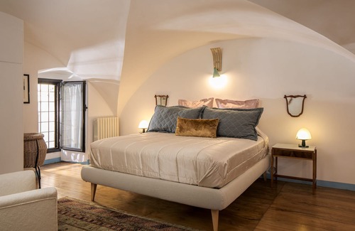 Spoleto Appartement | Spacious Artist's Home with Ancient Roman Walled Garden