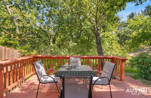 Highland Hills Appartement | Spacious ATX Apt with Private Deck and All Essentials
