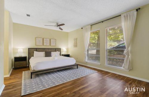 Highland Hills Appartement | Spacious ATX Apt with Private Deck and All Essentials