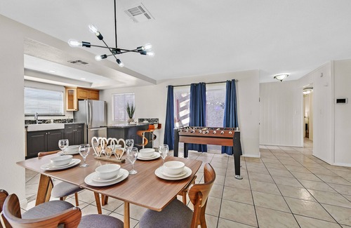 Spring Valley Maison | Spacious Backyard w/ Entertainment. Pool + Fire Pit & Pet Friendly!