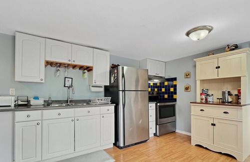 Bancroft Cottage | Spacious Bancroft Cottage- Private Lakefront / Sauna / In Town