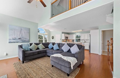 Shoreacres Maison | Bayfront Getaway with Large Deck and Scenic Views