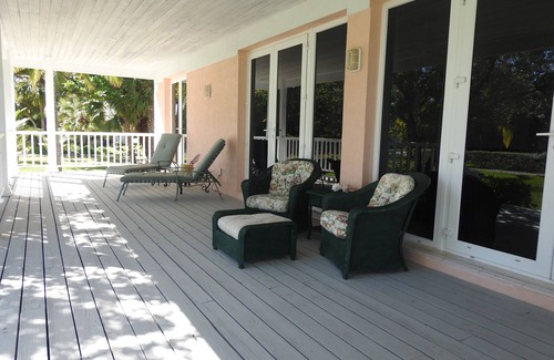 Freeport Maison | Spacious beachfront house, short drive to dining and shopping.
