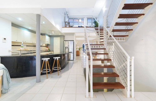 Cullen Bay Appartement | Spacious Beachside Retreat, Plunge Pool + Patio