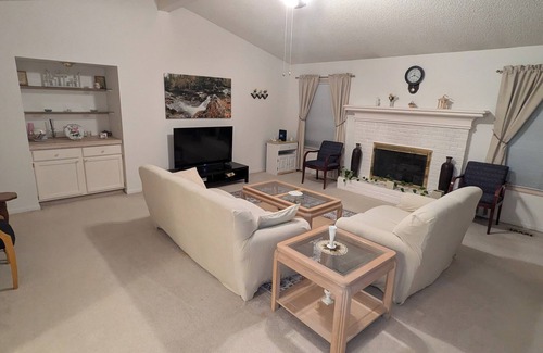 Novi Maison | Spacious Beautiful home in Novi