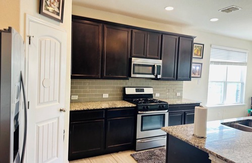 San Antonio Maison | Spacious, beautiful 5-bedroom house in San Antonio