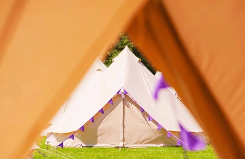 Danderhall Location De VR | Spacious Bell Tent Nestled in Our Orchard Field at Edinburgh Festival Glamping!