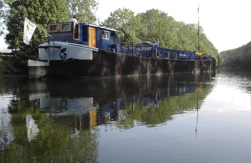 Merkem Location De Bateaux | Bateau confortable près du lac