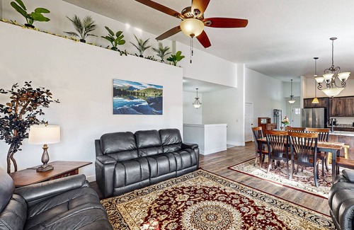 Rye Maison | Spacious brand new home w/ mountain views, gas fireplace & firepit