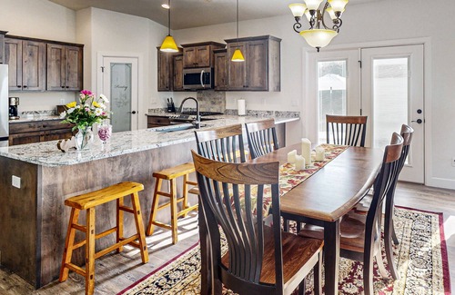 Rye Maison | Spacious brand new home w/ mountain views, gas fireplace & firepit