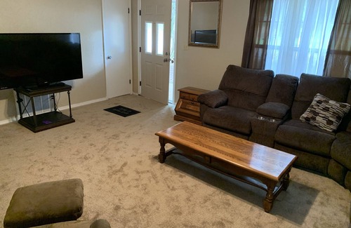 Fort Cobb Maison | Spacious Brick Home