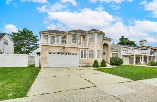 Southend Maison | Spacious Brigantine Home about 1 Block to Beach!