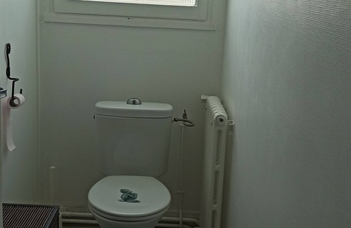 Bourges Maison | Spacious, bright apartment near Bourges town center. Free parking.