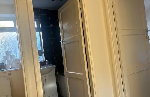 Lansbury Maison | Spacious bright double room