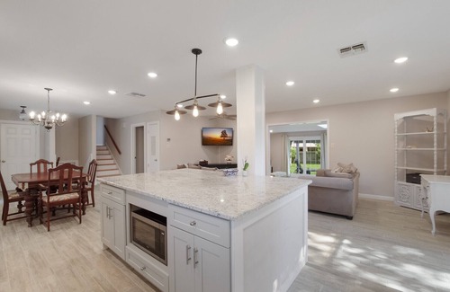 San Antonio Maison | Spacious & Bright Home in Medical Center Area