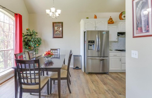 Broken Arrow Maison | Spacious Broken Arrow Retreat Yard and Grill!