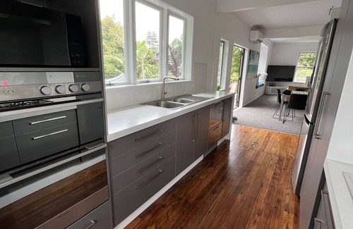 Waitao Maison | Spacious bungalow set in an avocado orchard.