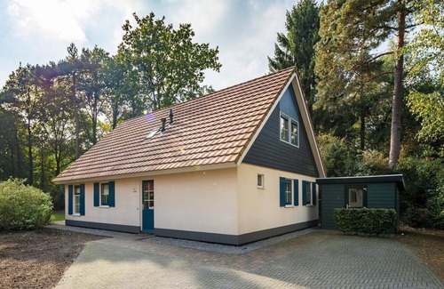 Hooghalen Maison | Spacious bungalow with open kitchen, terrace, 6 bedrooms and 2 bathrooms