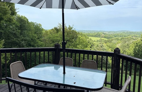 Thompson's Station Cabine | Spacious Cabin with Large Porch and Beautiful Views