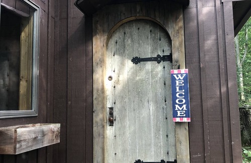 Strasburg Cabine | Spacious Cabin on Cedar Creek, Shenandoah's hidden getaway!