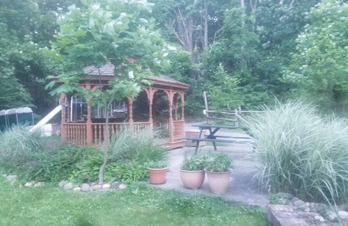 Trumansburg Cabine | Cabine spacieuse parfaite pour des escapades romantiques et des vacances en famille!