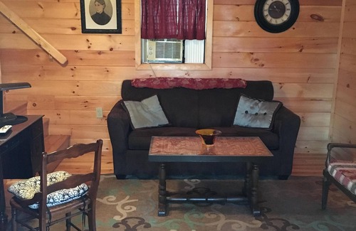 Trumansburg Cabine | Cabine spacieuse parfaite pour des escapades romantiques et des vacances en famille!