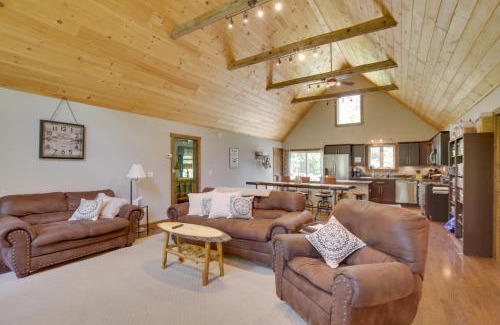 Oxford Maison | Spacious Cabin with Private Dock on Thompson Lake
