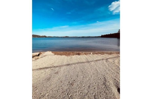 Franklin Maison | Spacious camper with sandy beachfront access!