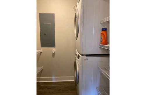 Olde Towne East Cottage | Spacious Carriage House - Olde Towne East - free parking