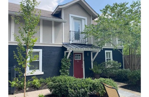 Olde Towne East Cottage | Spacious Carriage House - Olde Towne East - free parking