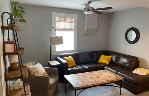 Olde Towne East Cottage | Spacious Carriage House - Olde Towne East - free parking