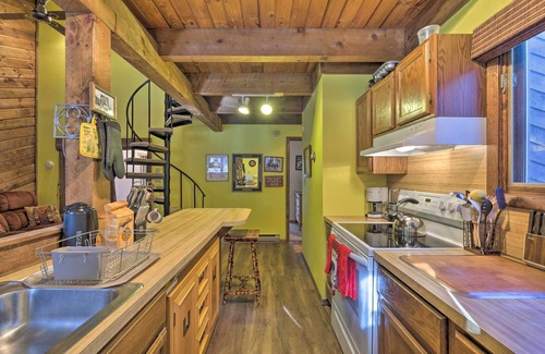 Maplecrest Cabine | Spacious Catskill Mountains ski cabin with fire pit