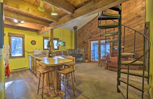 Maplecrest Cabine | Spacious Catskill Mountains ski cabin with fire pit