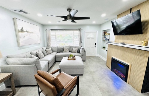 Lake Ridge Maison | Spacious, Central, 3 Bedroom Home w/ Pool Access