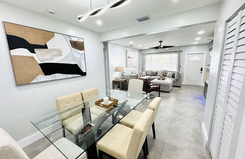 Lake Ridge Maison | Spacious, Central, 3 Bedroom Home w/ Pool Access