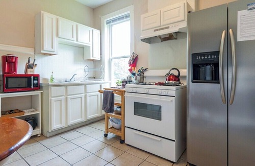 The Gate Appartement | Spacious & Centrally Located Apt (Sleeps 8)