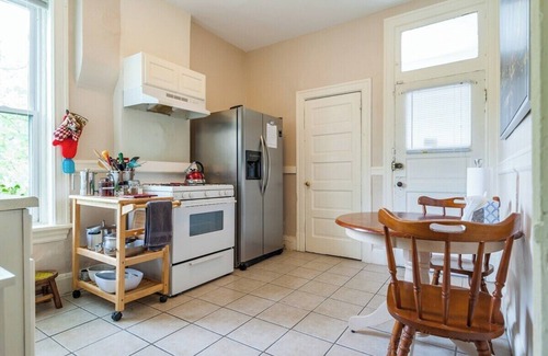 The Gate Appartement | Spacious & Centrally Located Apt (Sleeps 8)