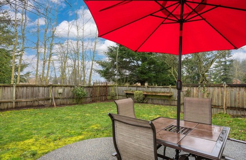 Everson Maison | Spacious centrally located farmhouse with stunning views, large yard, firepit